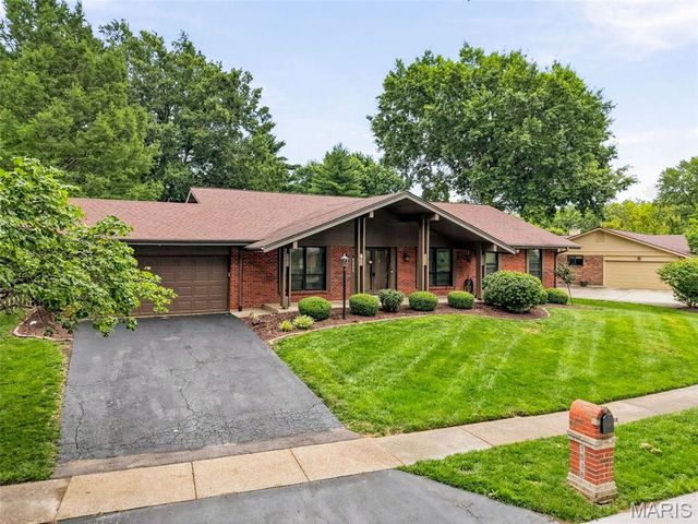 1538 Woodroyal West Drive, Chesterfield, MO 63017