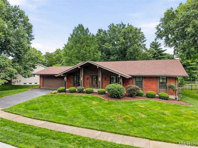 1538 Woodroyal West Drive, Chesterfield, MO 63017