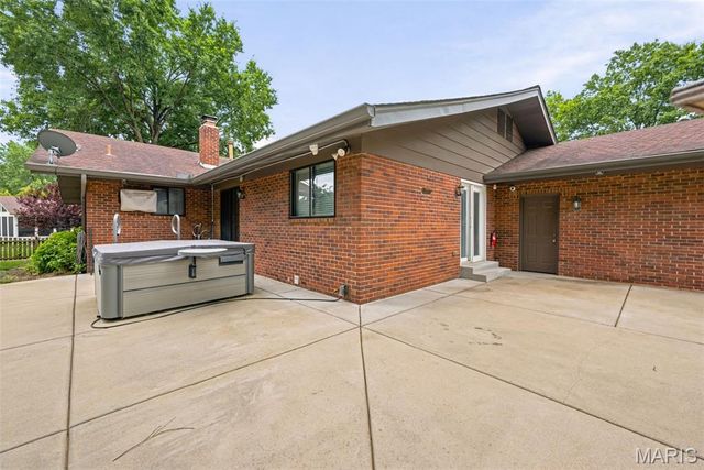 1538 Woodroyal West Drive, Chesterfield, MO 63017