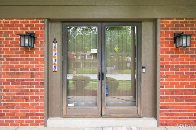 1538 Woodroyal West Drive, Chesterfield, MO 63017