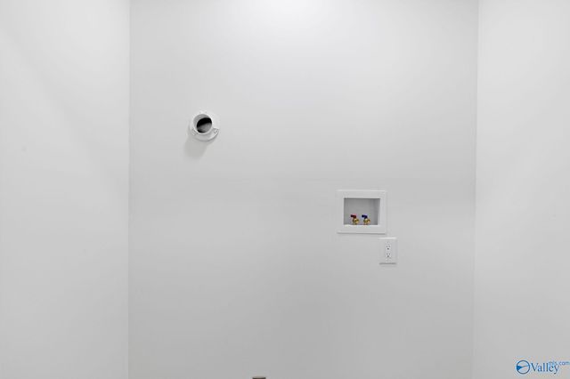 627 Gunter Avenue, Guntersville, AL 35976