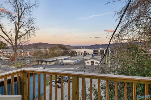 627 Gunter Avenue, Guntersville, AL 35976