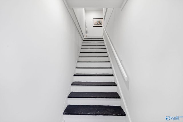 627 Gunter Avenue, Guntersville, AL 35976