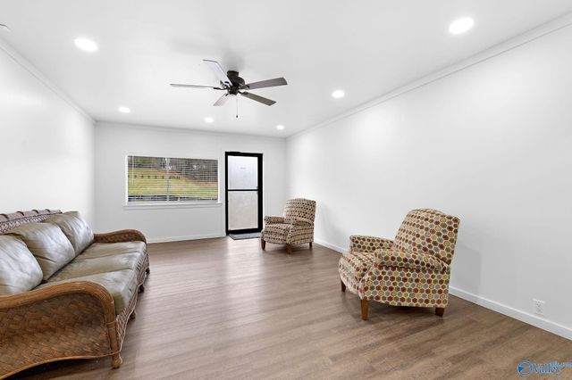 627 Gunter Avenue, Guntersville, AL 35976