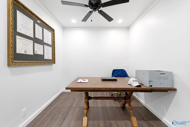 627 Gunter Avenue, Guntersville, AL 35976