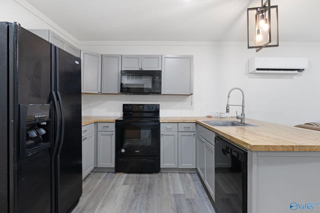 627 Gunter Avenue, Guntersville, AL 35976