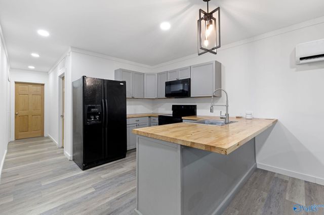 627 Gunter Avenue, Guntersville, AL 35976