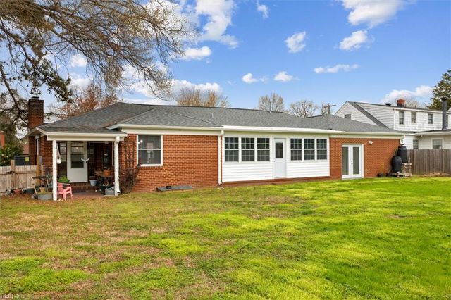 122 Chichester AVE, Hampton, VA 23669