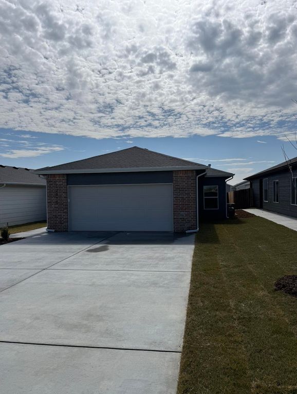 12815 E Willowgreen St, Wichita, KS 67230