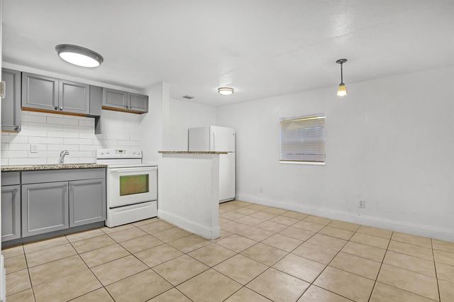 180 W 15th Street, Riviera Beach, FL 33404