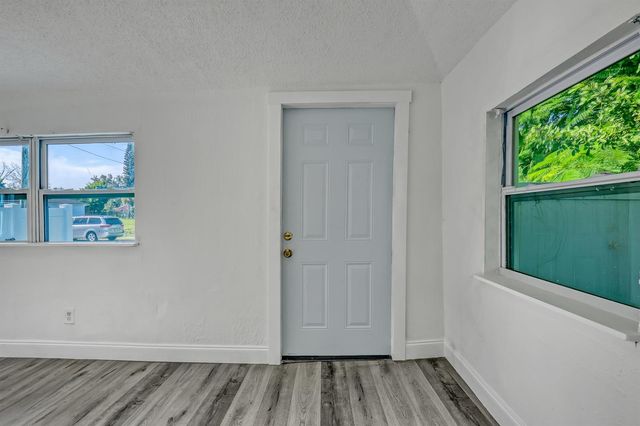 180 W 15th Street, Riviera Beach, FL 33404