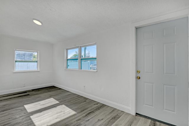 180 W 15th Street, Riviera Beach, FL 33404