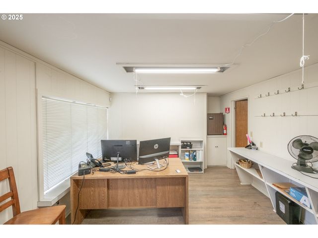 55 Q St, Cottage Grove, OR 97424