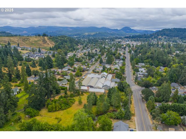 55 Q St, Cottage Grove, OR 97424