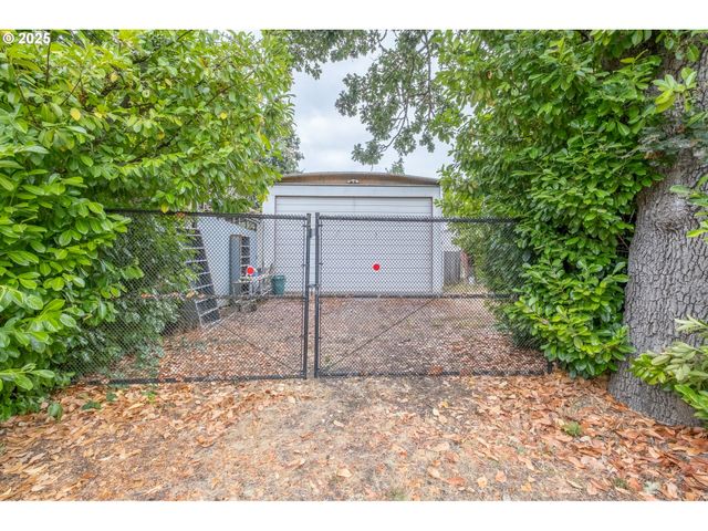 55 Q St, Cottage Grove, OR 97424