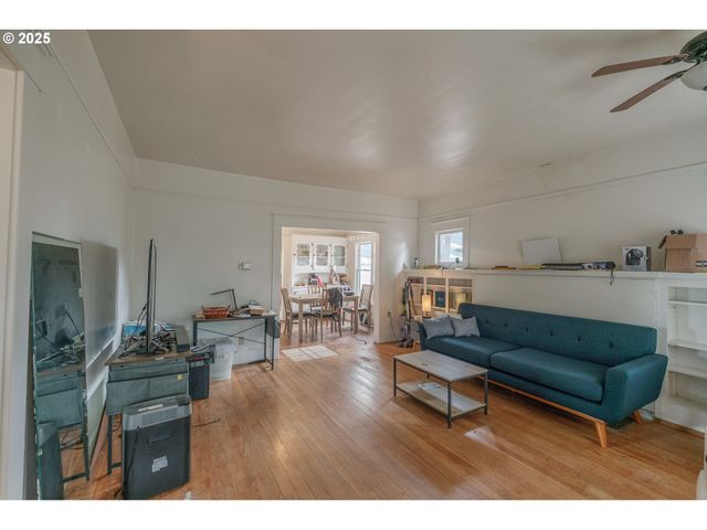 55 Q St, Cottage Grove, OR 97424