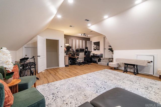 820 N Moore Road, Hot Springs, AR 71913
