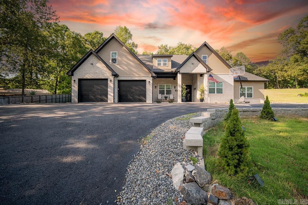 820 N Moore Road, Hot Springs, AR 71913