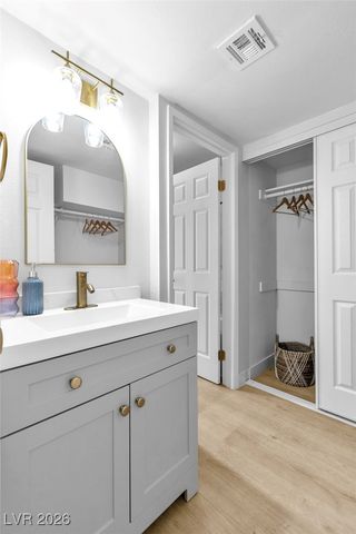 4255 Kona Coast Way, Las Vegas, NV 89121