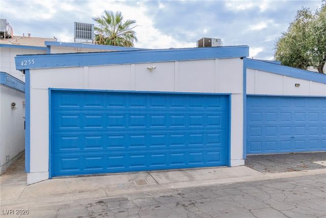 4255 Kona Coast Way, Las Vegas, NV 89121