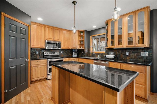 2402 W Carolina Ct, Spokane, WA 99208