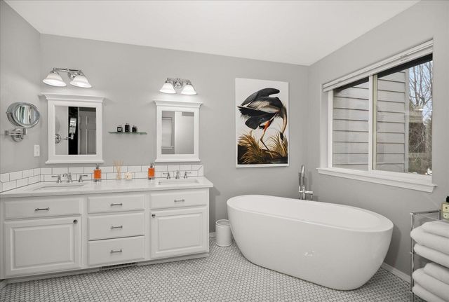 2402 W Carolina Ct, Spokane, WA 99208