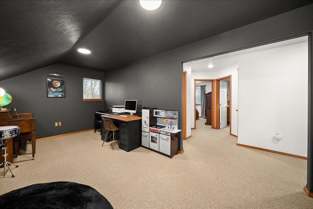 2402 W Carolina Ct, Spokane, WA 99208