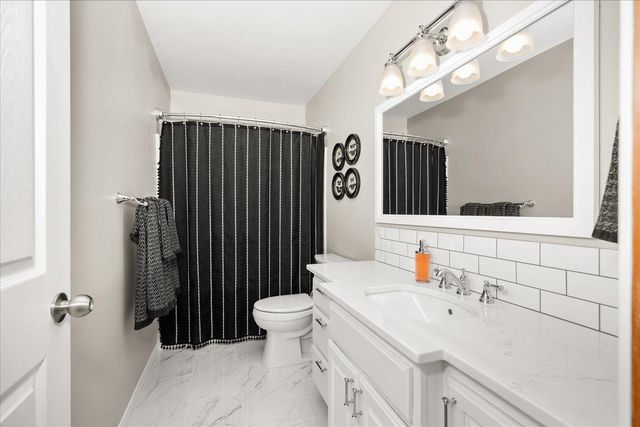 2402 W Carolina Ct, Spokane, WA 99208