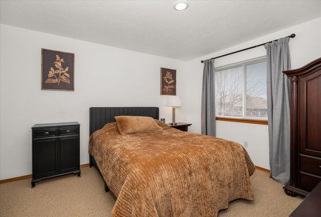 2402 W Carolina Ct, Spokane, WA 99208