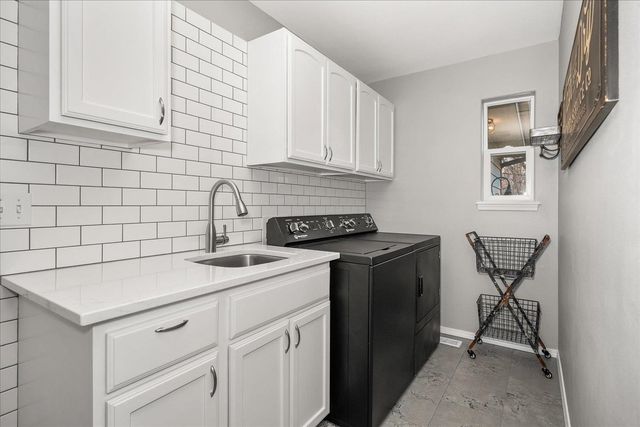 2402 W Carolina Ct, Spokane, WA 99208