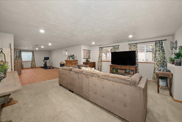 2402 W Carolina Ct, Spokane, WA 99208