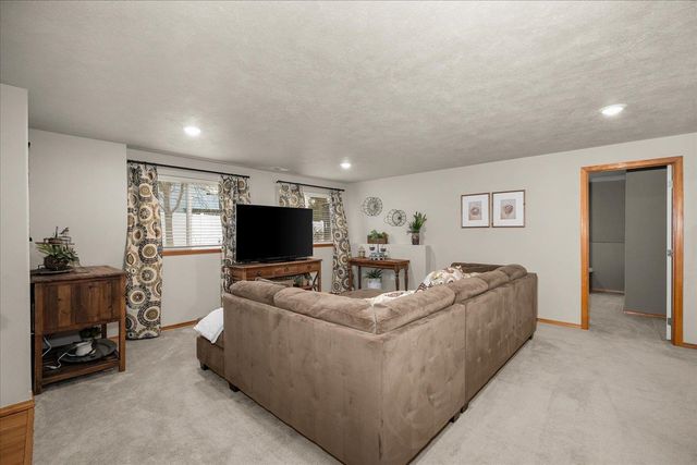 2402 W Carolina Ct, Spokane, WA 99208