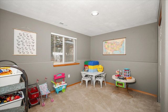 2402 W Carolina Ct, Spokane, WA 99208