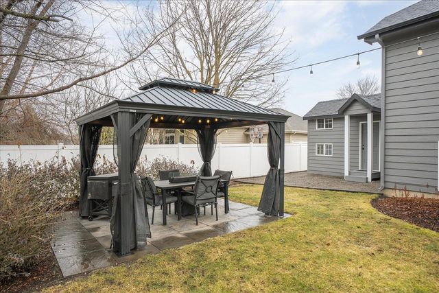 2402 W Carolina Ct, Spokane, WA 99208