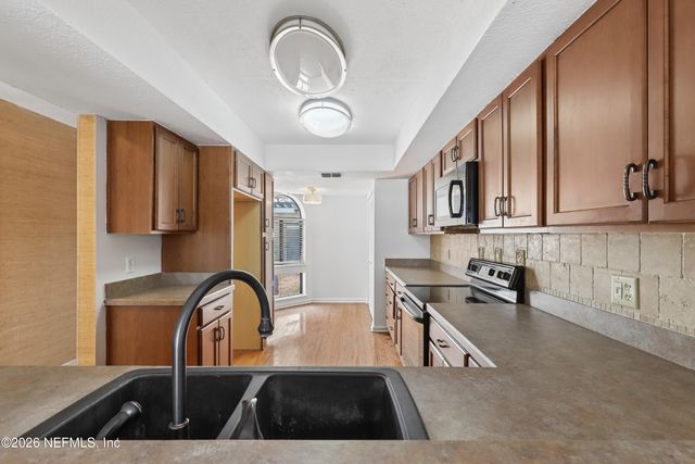 8118 BAYMEADOWS Circle E 17, Jacksonville, FL 32256