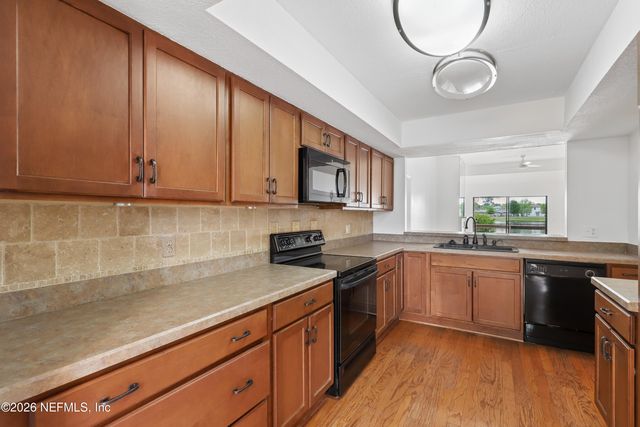 8118 BAYMEADOWS Circle E 17, Jacksonville, FL 32256