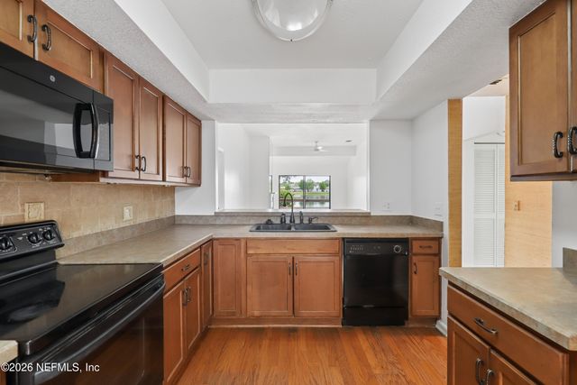 8118 BAYMEADOWS Circle E 17, Jacksonville, FL 32256