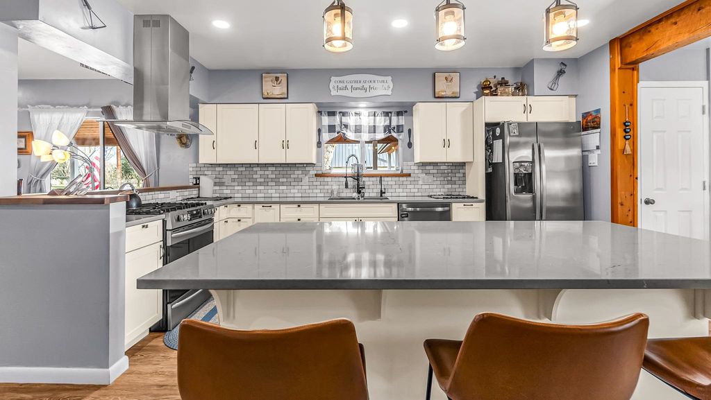 134 4th Street, Meeker, CO 81641