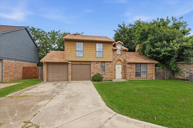 6733 Dandelion Drive, Fort Worth, TX 76137