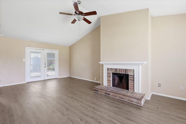 6733 Dandelion Drive, Fort Worth, TX 76137