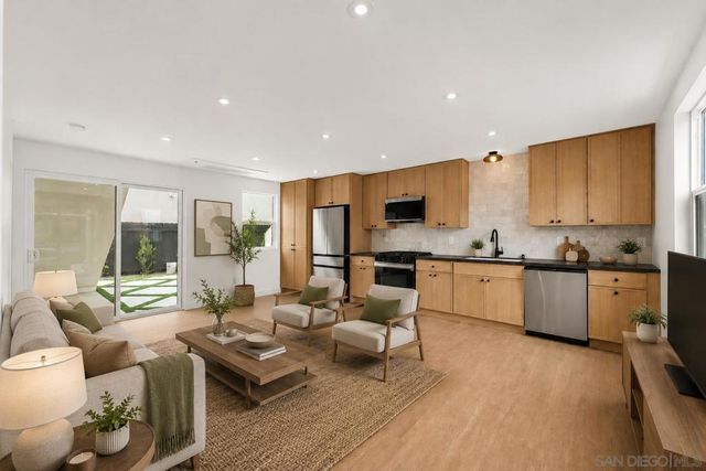 1824 Chico St, San Diego, CA 92109