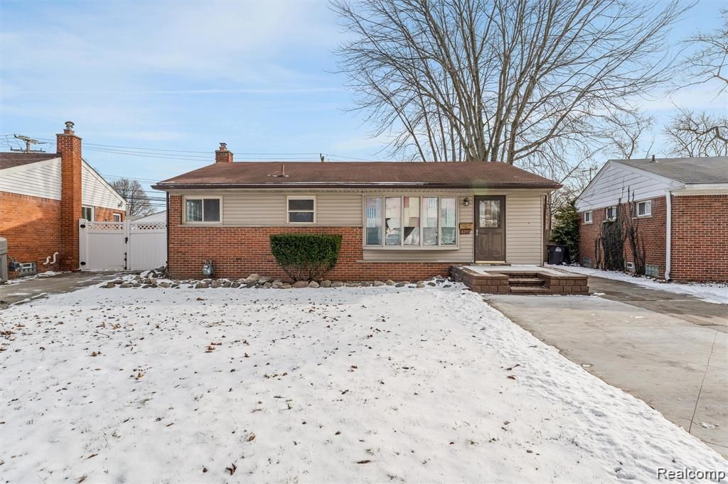 8245 Roosevelt Street, Taylor, MI 48180