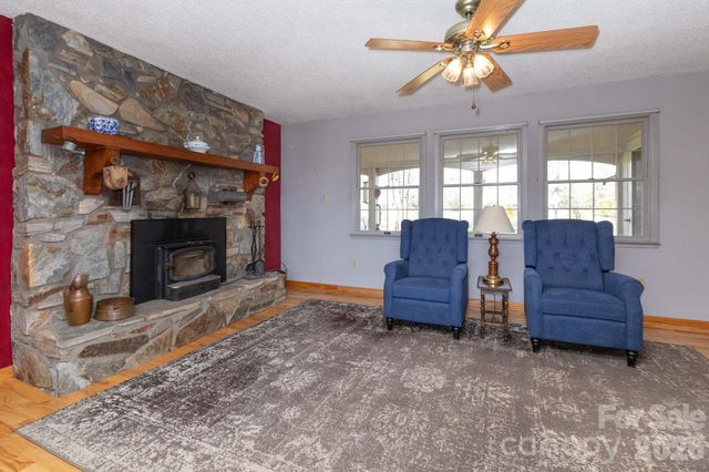 181 Leisure Ridge Drive, Mars Hill, NC 28754