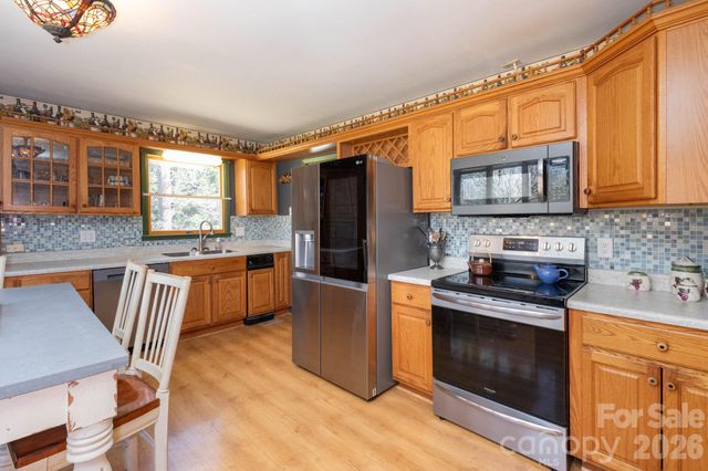 181 Leisure Ridge Drive, Mars Hill, NC 28754