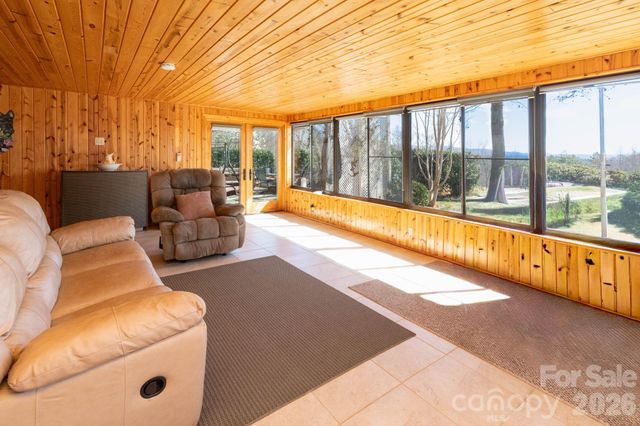 181 Leisure Ridge Drive, Mars Hill, NC 28754