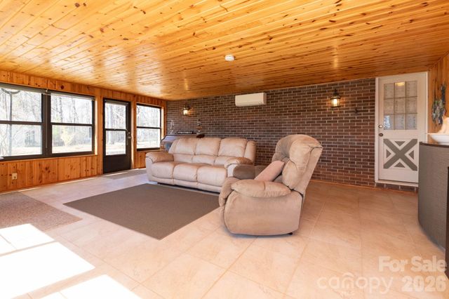 181 Leisure Ridge Drive, Mars Hill, NC 28754