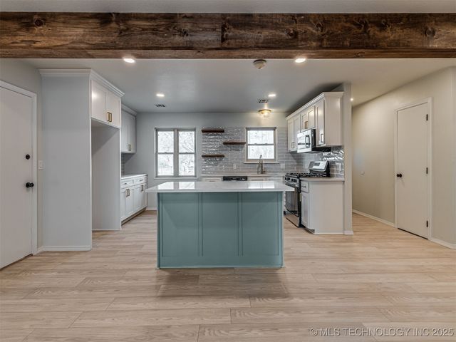 10754 E 530 Road, Claremore, OK 74019