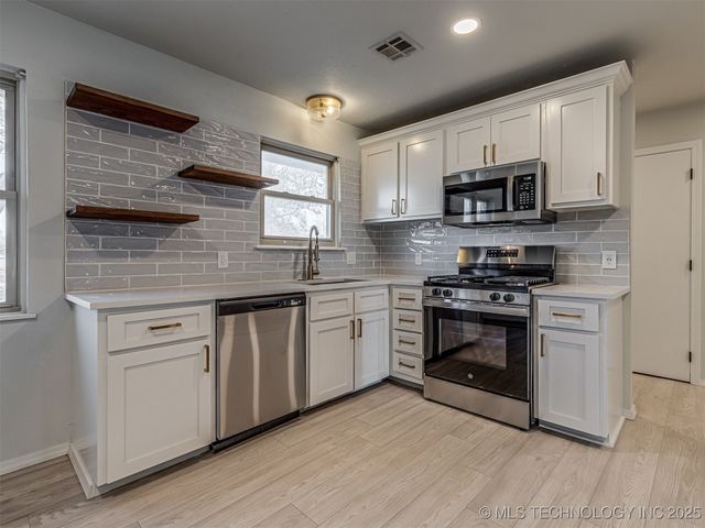 10754 E 530 Road, Claremore, OK 74019