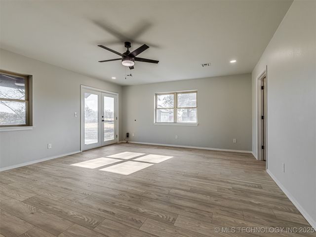 10754 E 530 Road, Claremore, OK 74019