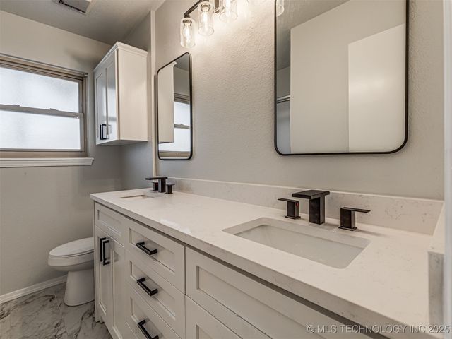 10754 E 530 Road, Claremore, OK 74019